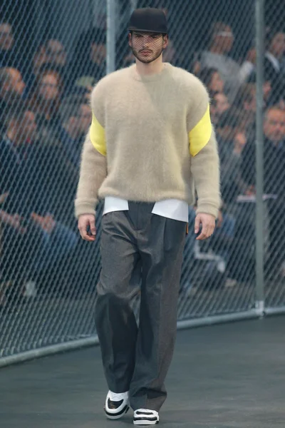 Look 15